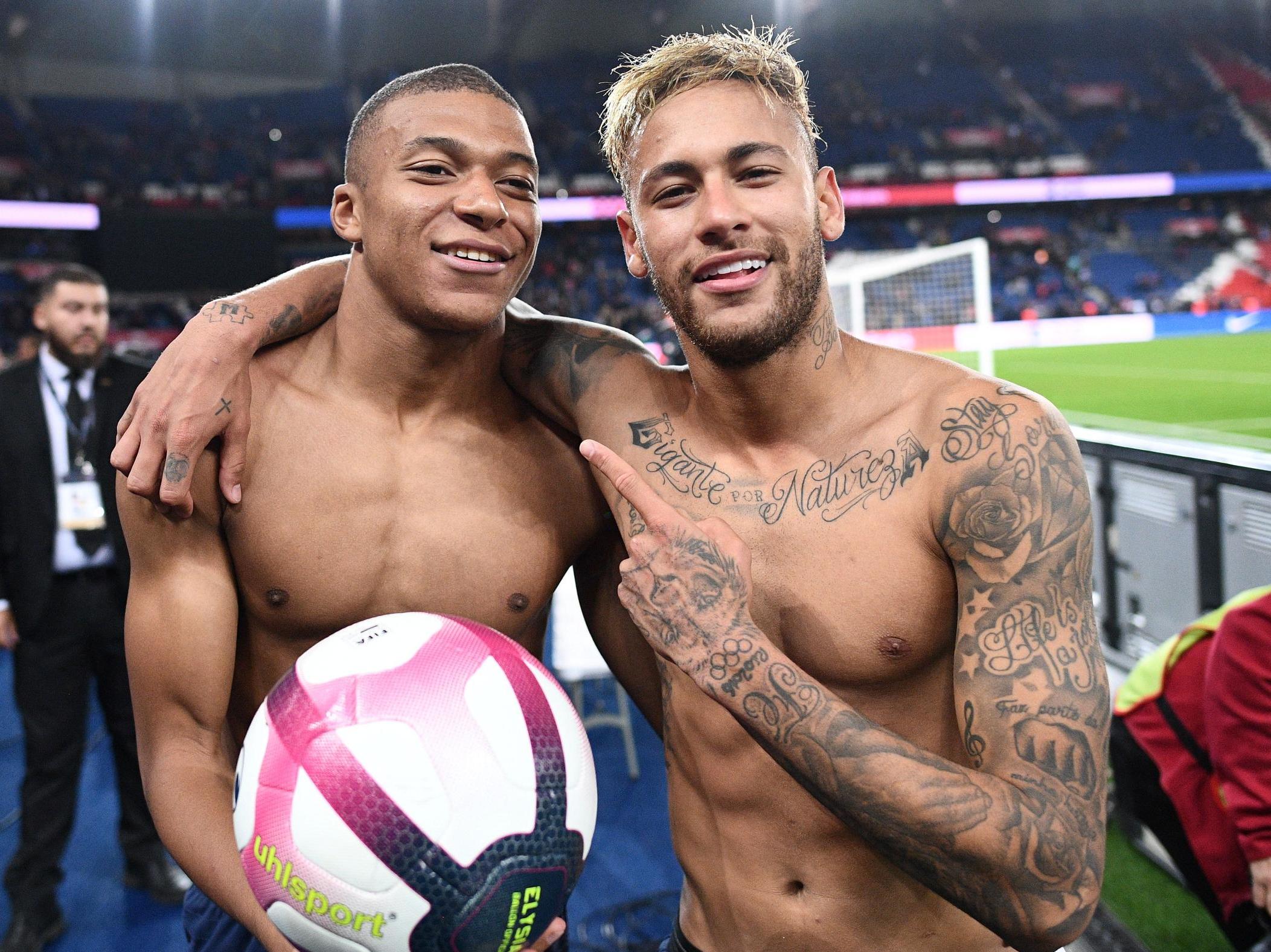 新援阿里亚斯参加了狼队在西班牙的首堂训练课！🇨🇴